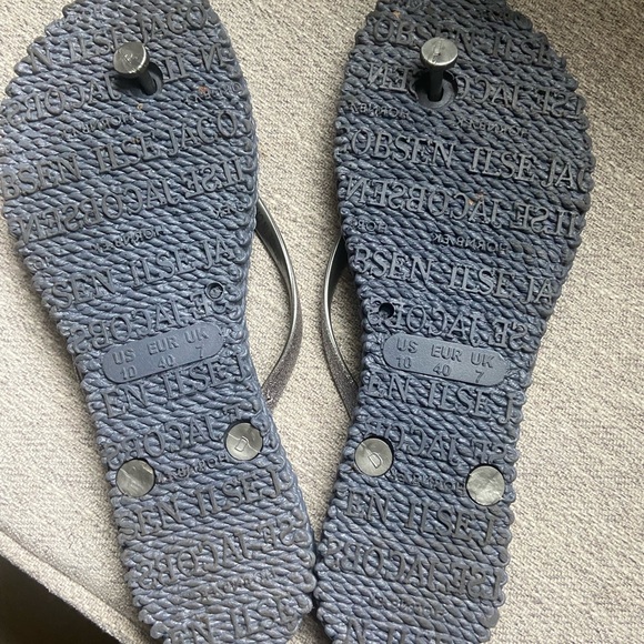 Isle Jacobsen Gray Flip Flop Metallic Size 10/40 - Picture 2 of 3